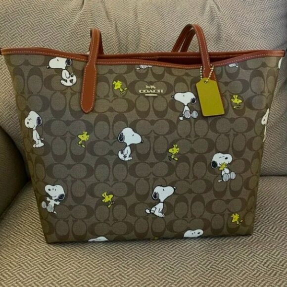 Coach X Peanuts City Tote In With Snoopy Woodstock - Picture 1 of 8